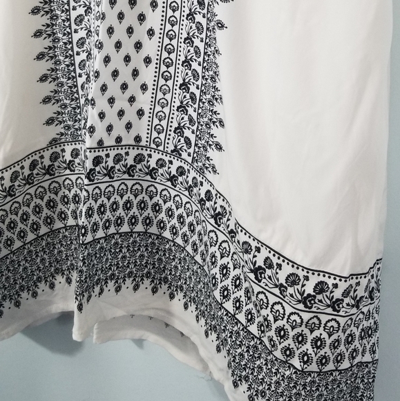 Old Navy Sleeveless V-Neck Midi Aztec Boho Dress. Classic Black & White. Size S. - Picture 2 of 7